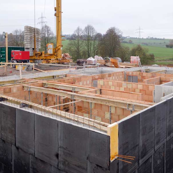 Der weitere Ausbau des Kellers unseres Tierhauses geht gut voran! / © 2013 Arche KaNaum (DN)