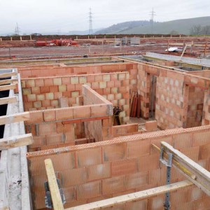 Der weitere Ausbau des Kellers unseres Tierhauses geht gut voran! / © 2013 Arche KaNaum (DN)