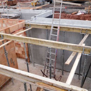 Der weitere Ausbau des Kellers unseres Tierhauses geht gut voran! / © 2013 Arche KaNaum (DN)