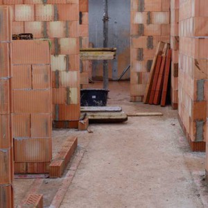 Der weitere Ausbau des Kellers unseres Tierhauses geht gut voran! / © 2013 Arche KaNaum (DN)