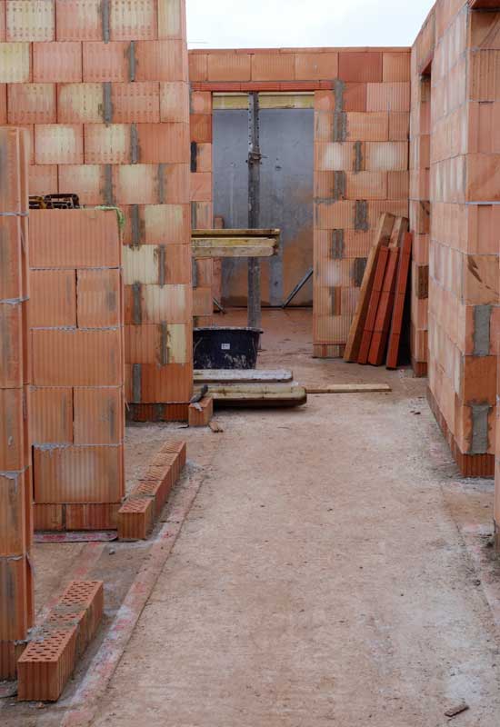 Der weitere Ausbau des Kellers unseres Tierhauses geht gut voran! / © 2013 Arche KaNaum (DN)