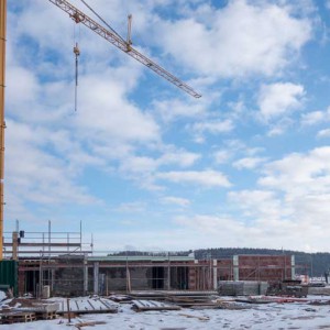 Trotz Wintereinbruch: Das Erdgeschoss (samt Decke!) unseres Tierhauses ist fertig! / © 2014 Arche KaNaum (NH)