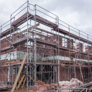 Die Arbeiten am Obergeschoss unseres Tierhauses gehen weiter / © 2014 Arche KaNaum (NH)