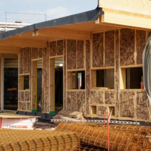 Eine Schicht der Außendämmung der Tierraum-Wände ist fertig Eine Schicht der Außendämmung der Tierraum-Wände ist fertig / © 2014 Arche KaNaum (DN)