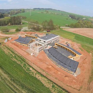 Luftaufnahme unseres Tierhauses am 21. April ’14 Luftaufnahme unseres Tierhauses am 21. April '14 / © 2014 Arche KaNaum (RH/NH)