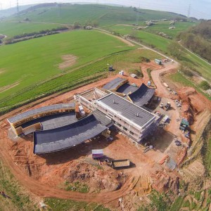 Luftaufnahme unseres Tierhauses am 21. April ’14 Luftaufnahme unseres Tierhauses am 21. April '14 / © 2014 Arche KaNaum (RH/NH)