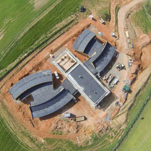 Luftaufnahme unseres Tierhauses am 21. April ’14 Luftaufnahme unseres Tierhauses am 21. April '14 / © 2014 Arche KaNaum (RH/NH)