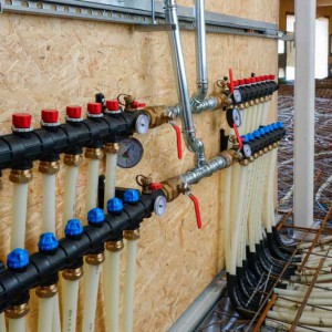 Steuerung für die Fußbodenheizung in den Tierraum-Flügeln Steuerung für die Fußbodenheizung in den Tierraum-Flügeln / © 2014 Arche KaNaum (NH)