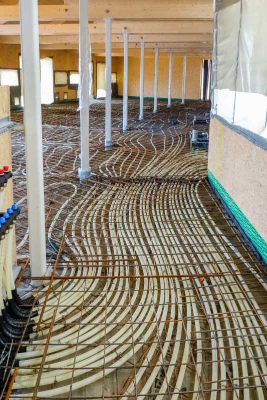 Leitungen für die Fußbodenheizung im Ostflügel / © 2014 Arche KaNaum (NH)