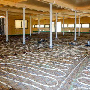 Leitungen für die Fußbodenheizung im Ostflügel Leitungen für die Fußbodenheizung im Ostflügel / © 2014 Arche KaNaum (NH)