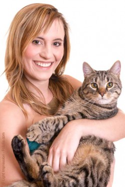 Junge Frau mit Katze / © Light Impression - Fotolia.com