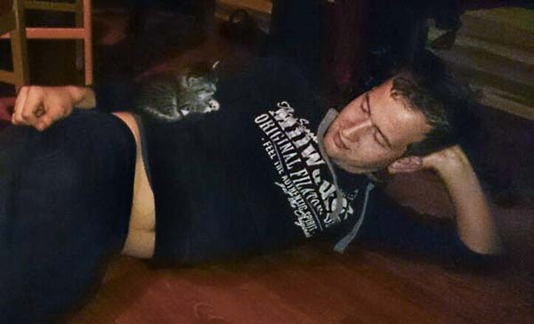 Kätzin Fey und ihre Familie im neuen Zuhause / © 2014 Privat