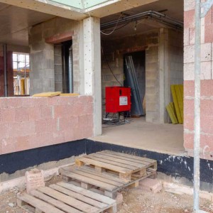 Die Treppe zum Haupteingang ist auch schon fertig ... ;-) / © 2014 Arche KaNaum (NH)