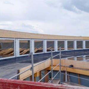 Blick auf die fertig eingebauten Dachfenster des Ostflügels / © 2014 Arche KaNaum (NH)