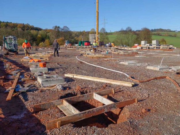 Blick auf die Baustelle unseres Tierhauses am 11. Nov. / © 2013 Arche KaNaum (NH)