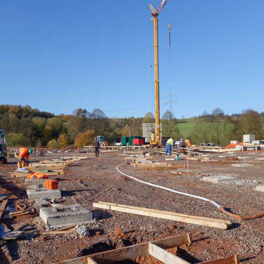 Blick auf die Baustelle unseres Tierhauses am 11. Nov. / © 2013 Arche KaNaum (NH)