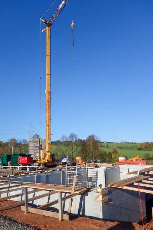 Die Außenmauern für den Keller unseres Tierhauses sind fertig! / © 2013 Arche KaNaum (NH)