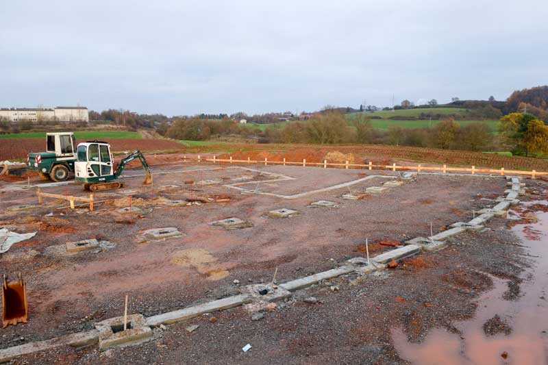 Blick auf die Fundamente für die Tierräume des Westflügels unseres Tierhauses / © 2013 Arche KaNaum (NH)