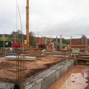 Weitere Erdarbeiten und neue Fundamente für die nicht unterkellerten Räume unseres Tierhauses / © 2013 Arche KaNaum (DN)