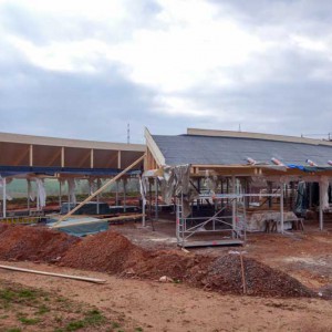 Aufbau des Dachs am Ostflügel / © 2014 Arche KaNaum (NH)