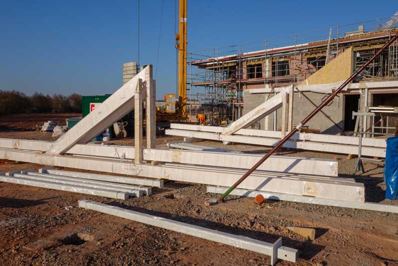 Beginn des Aufbaus der Unterkonstruktion für den Westflügel / © 2014 Arche KaNaum (NH)