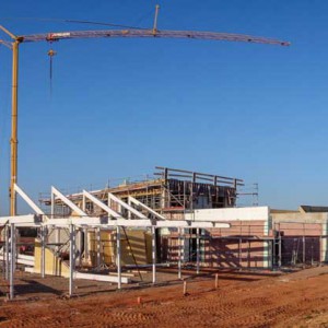 Beginn des Aufbaus der Unterkonstruktion für den Westflügel / © 2014 Arche KaNaum (NH)