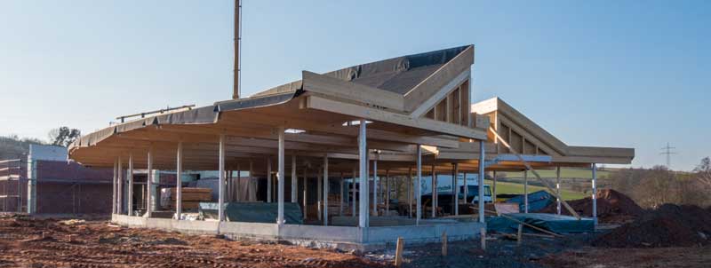 Aufbau des Dachs am Ostflügel / © 2014 Arche KaNaum (NH)