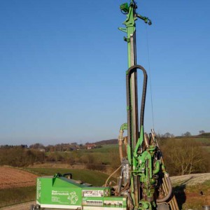 Gerät für die Erdbohrungen / © 2014 Arche KaNaum (NH)