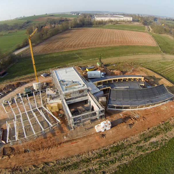 Luftaufnahme unseres Tierhauses am 14. März ’14 Luftaufnahme unseres Tierhauses am 14. März '14 / © 2014 Arche KaNaum (RH/NH)