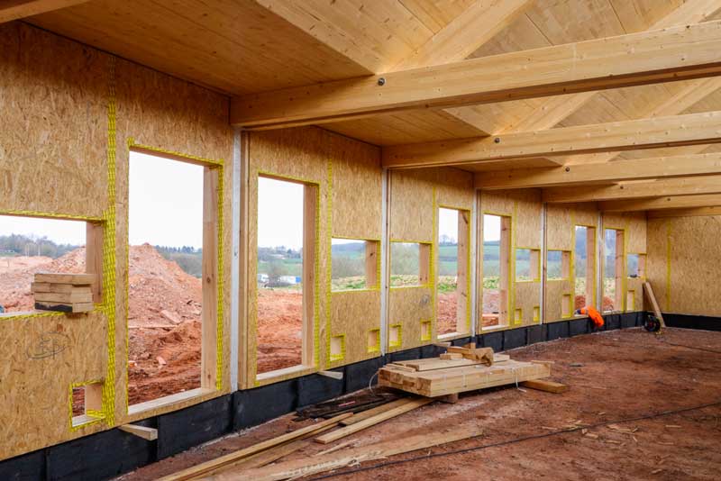 Die Außenwände des Ostflügels sind fertig aufgebaut / © 2014 Arche KaNaum (NH)