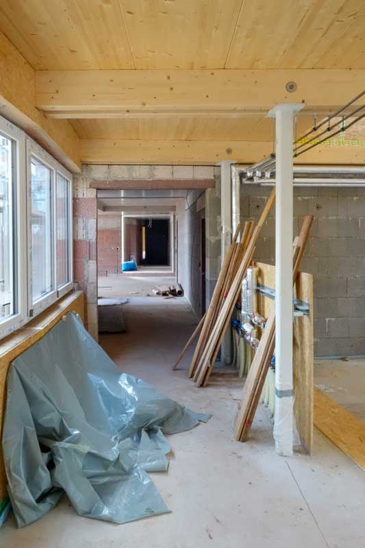 Blick vom Ostflügel durch den Flur Richtung Westflügel / © 2014 Arche KaNaum (NH)