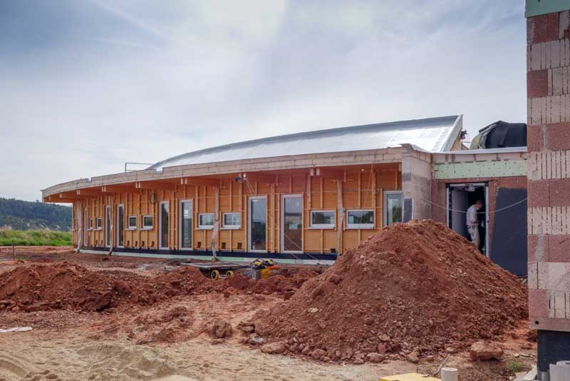 Erdarbeiten für die Verlegung von Rohren / © 2014 Arche KaNaum (NH)