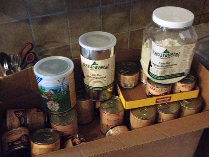 Futter- und Sachspenden / © 2014 Arche KaNaum (DN)