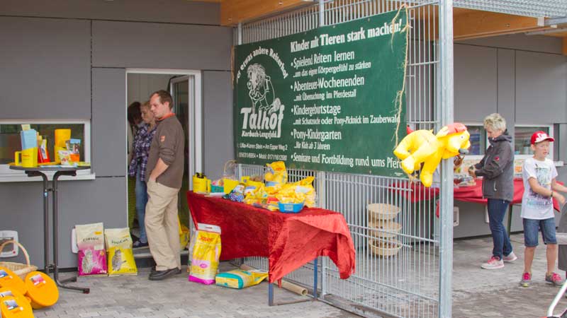 Der Josera-Futtermittel-Stand bei unserer Tierhaus-Eröffnung 25.07.'15 / © 2015 Arche KaNaum (RH)