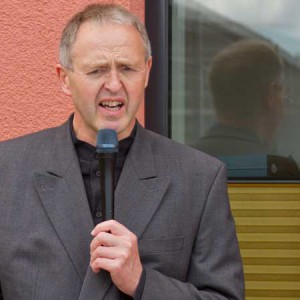 Herr Pfarrer Conze segnet unsere Arche und unsere Tiere / © 2015 Arche KaNaum (RH) Herr Pfarrer Conze segnet unsere Arche und unsere Tiere / © 2015 Arche KaNaum (RH)