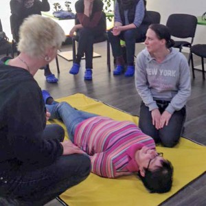 Patient mit Kopfverletzung – wie sieht die Erste-Hilfe aus? / © 2016 Arche KaNaum (DN) Patient mit Kopfverletzung - wie sieht die Erste-Hilfe aus? / © 2016 Arche KaNaum (DN)