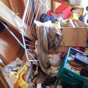 Beschlagnahmung v. 25.08.'16 - Blick in die Wohnung ... / © 2016 Arche KaNaum (DN)